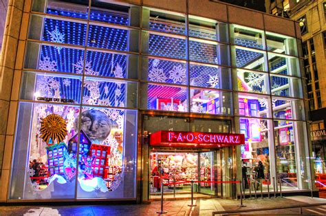 fao schwarz nyc store closed.